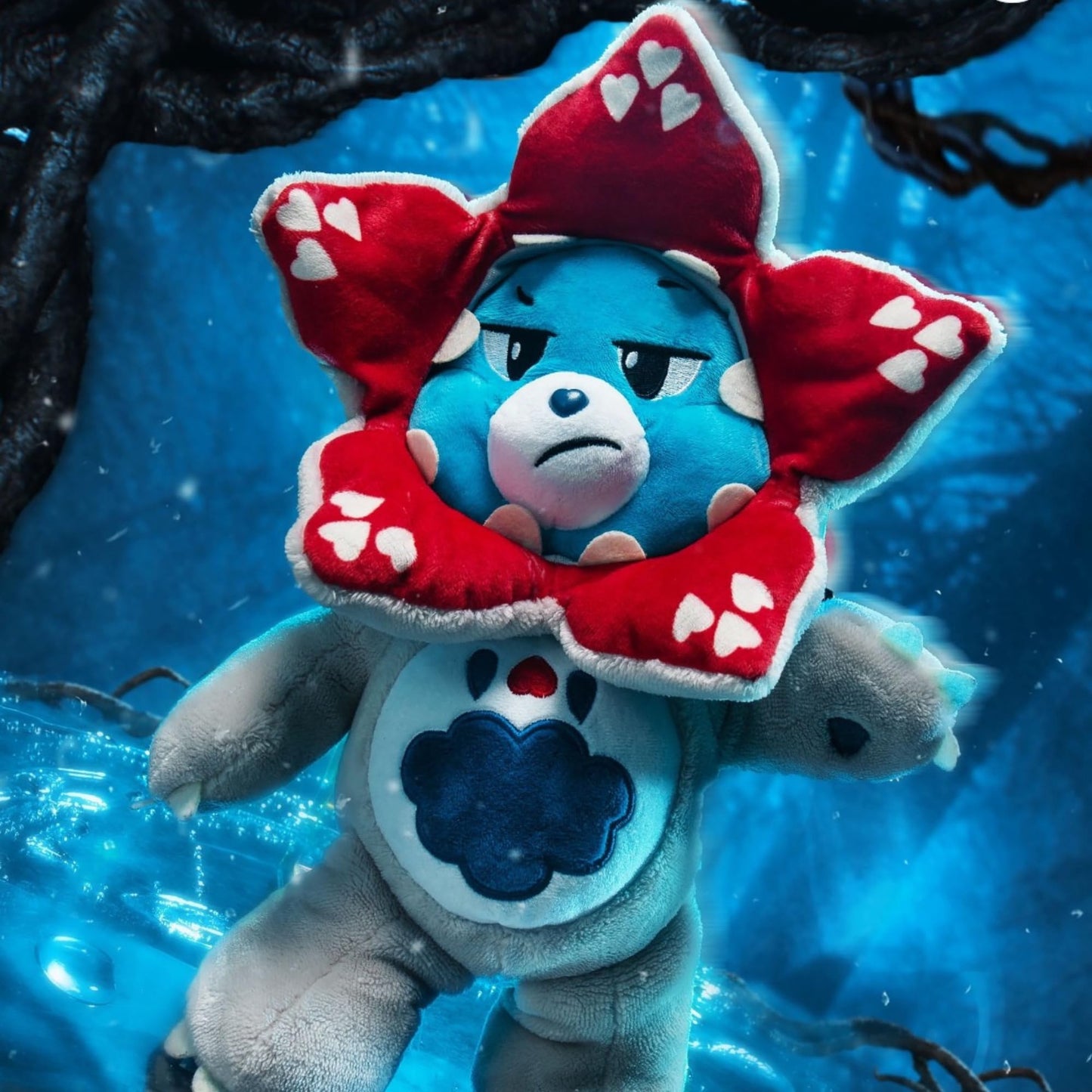 Peluche Care Bears x Stranger Things – Gruñonsito Demogorgon